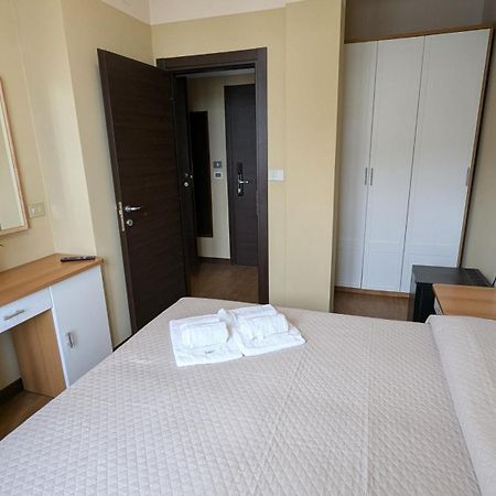Hotel Boston Cattolica Eksteriør bilde