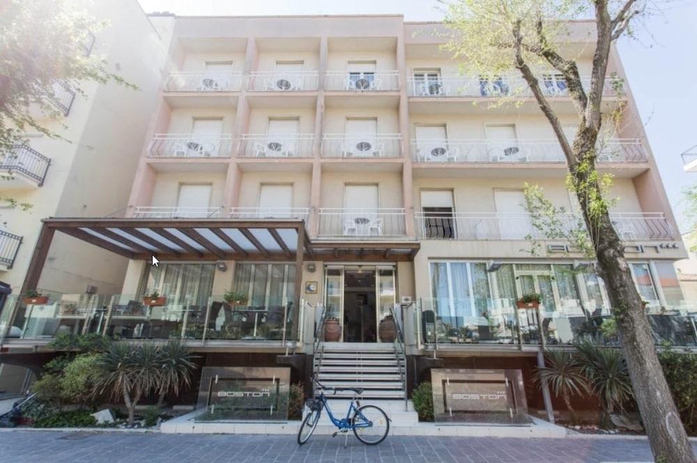 Hotel Boston Cattolica Eksteriør bilde