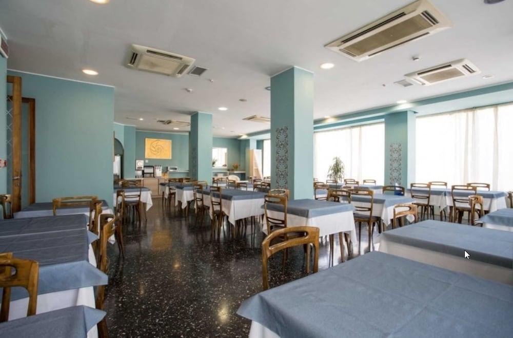 Hotel Boston Cattolica Eksteriør bilde
