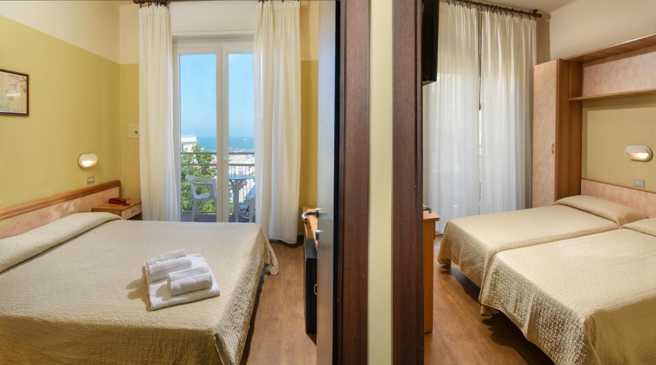 Hotel Boston Cattolica Eksteriør bilde