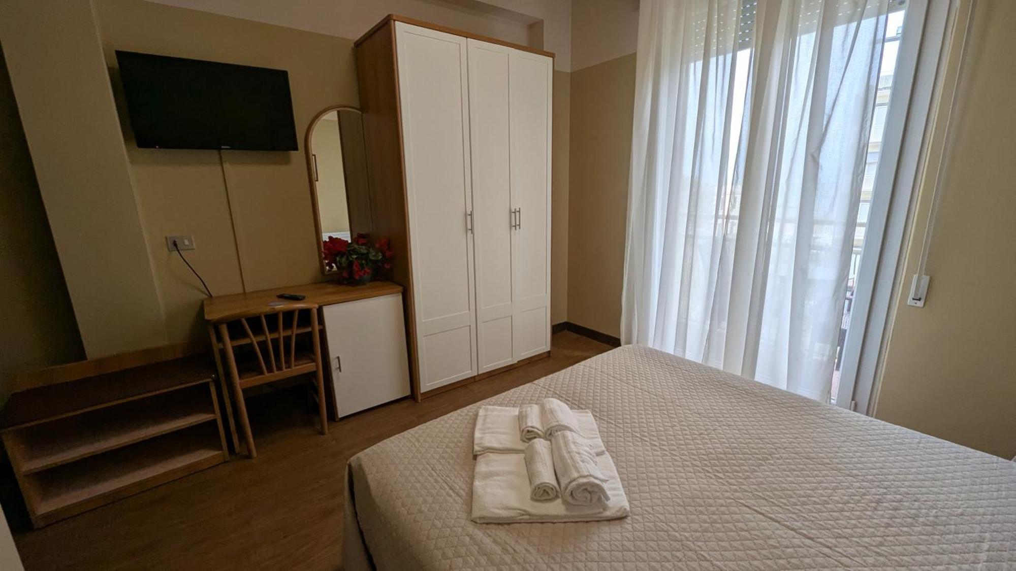Hotel Boston Cattolica Eksteriør bilde