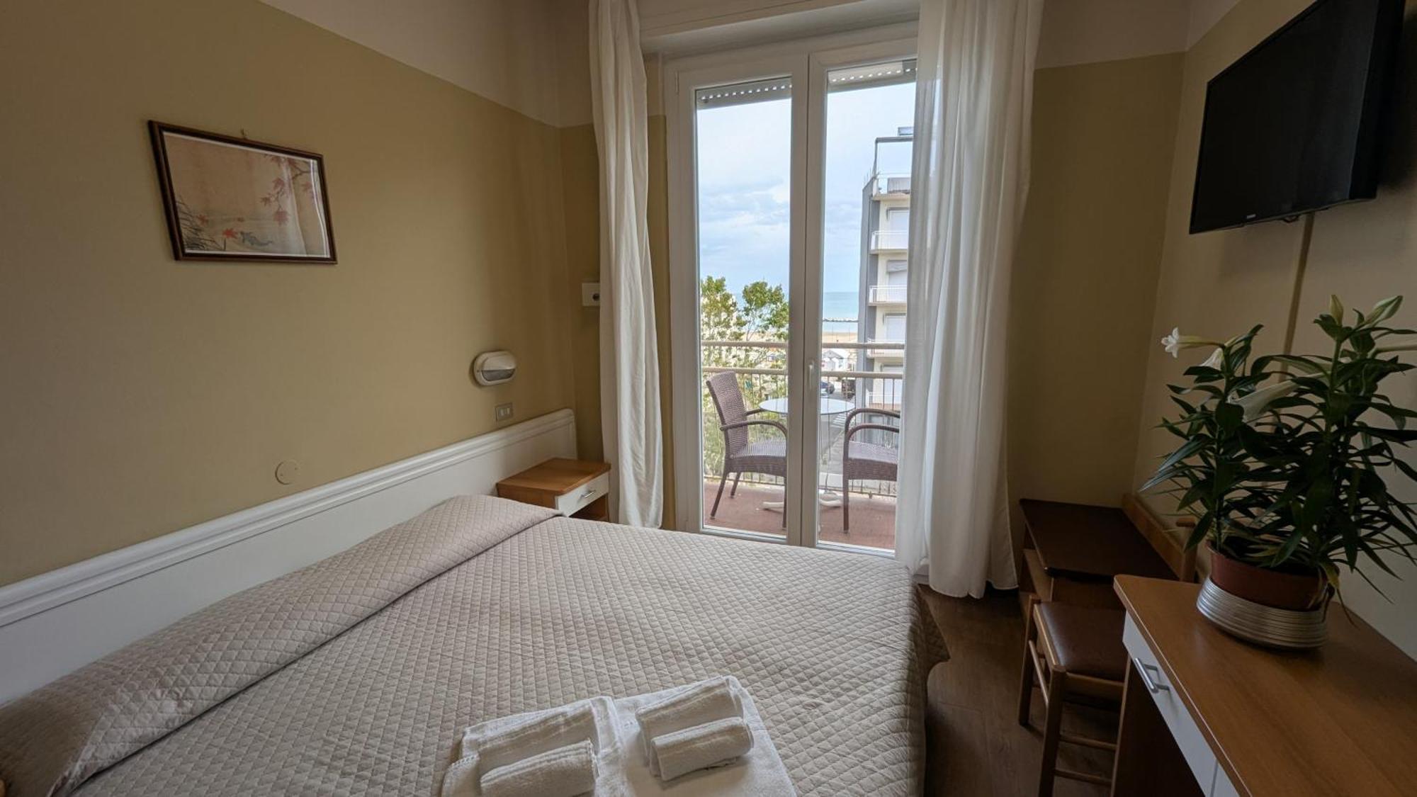 Hotel Boston Cattolica Eksteriør bilde