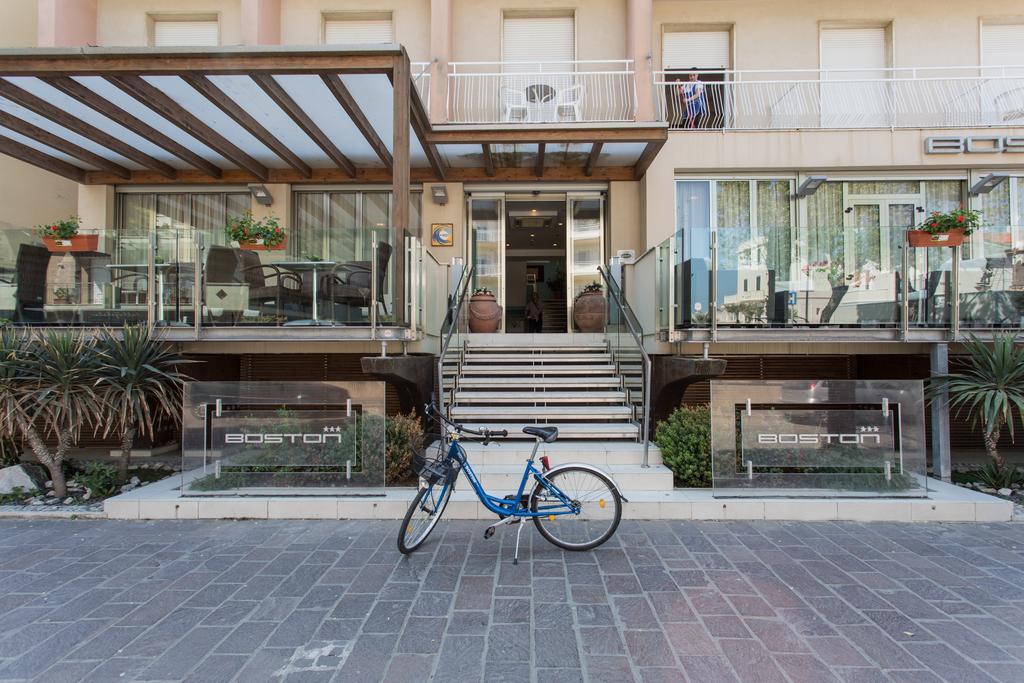 Hotel Boston Cattolica Eksteriør bilde
